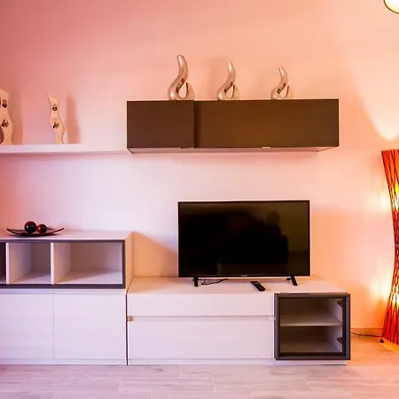 Spacious & Stylish Los Cristianos Los Cristianos